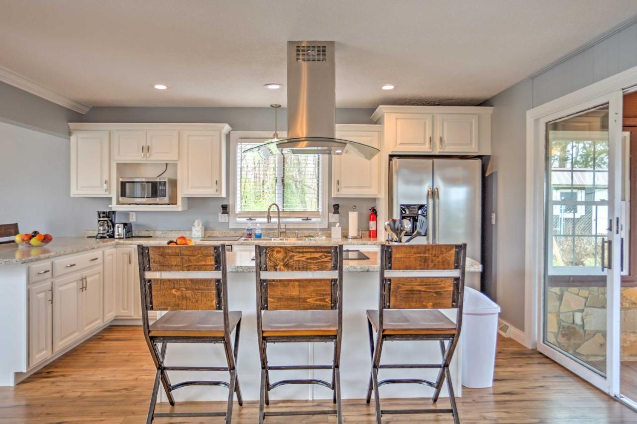 Monticello Home With Multi-Level Deck On 2 Acres! Экстерьер фото